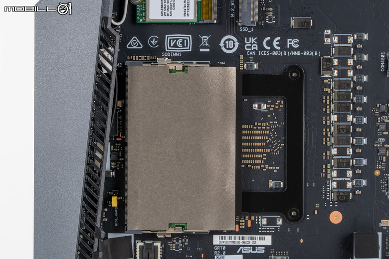 ROG GR70 小型電競桌機開箱實測 搭配最強 AMD 9955X3D 處理器的迷你巨人