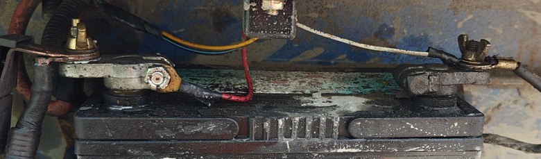 貨車電池鎖點 油漬問題
