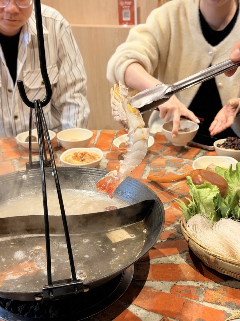 屏東火鍋一條街必吃|九街吊鍋紅蟳薑母鴨+胡椒豬肚鴛鴦鍋也太猛|私房肉燥飯超有誠意