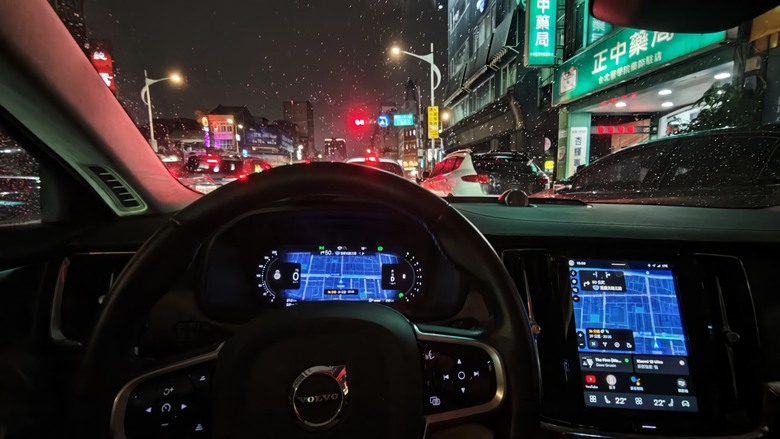 趕在第一天, 來南港Lalaport看好久不見的All New XC60~~