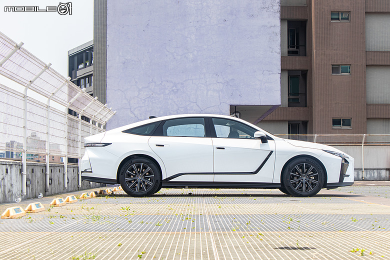 Lexus ES 500e 大改款試駕｜瑕不掩瑜的進化，用誠意再戰市場！