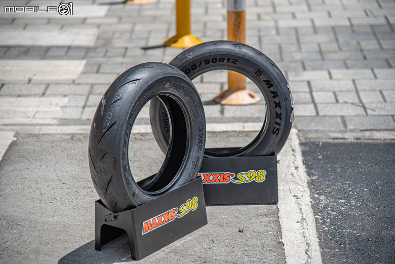 點我看大圖 全台首發!MAXXIS全新競技胎S98R道路測試|胎體、膠料全面進化,國產性能胎款新指標!