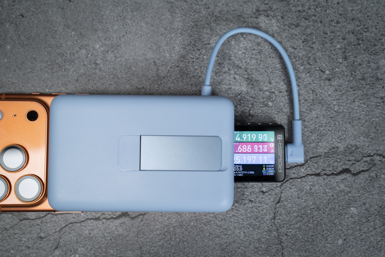 【開箱測試】Xiaomi 磁吸支架行動電源 10000 7.5W ｜磁吸、支架、自帶線一次到位