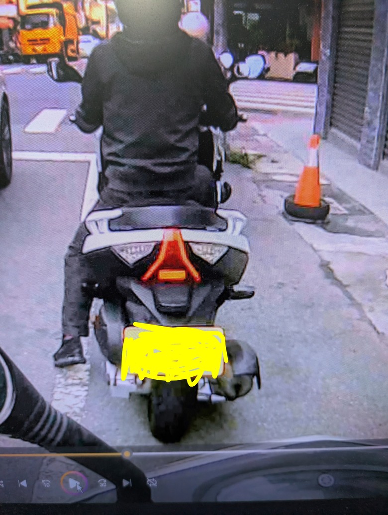 請教各位先進能認出來這是什麼車款嗎？