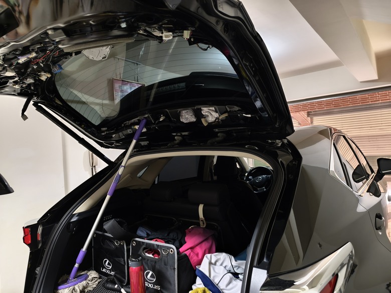 拆卸與安裝2015年NX300H 電動尾門連桿