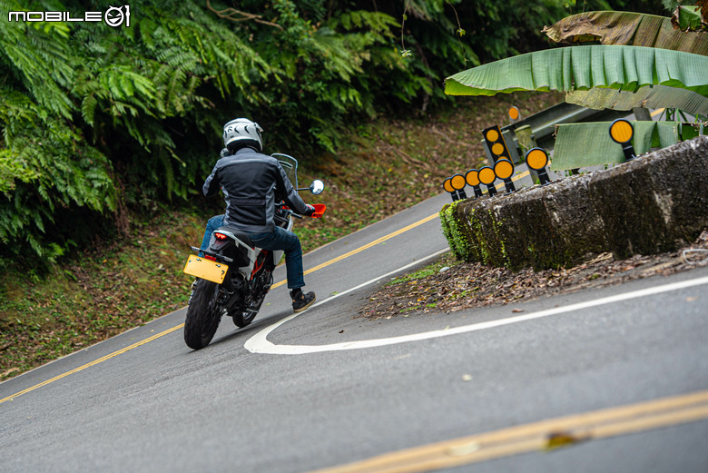 點我看大圖 KTM 390 Adventure R 試駕|橘火燎原,笑傲千山!