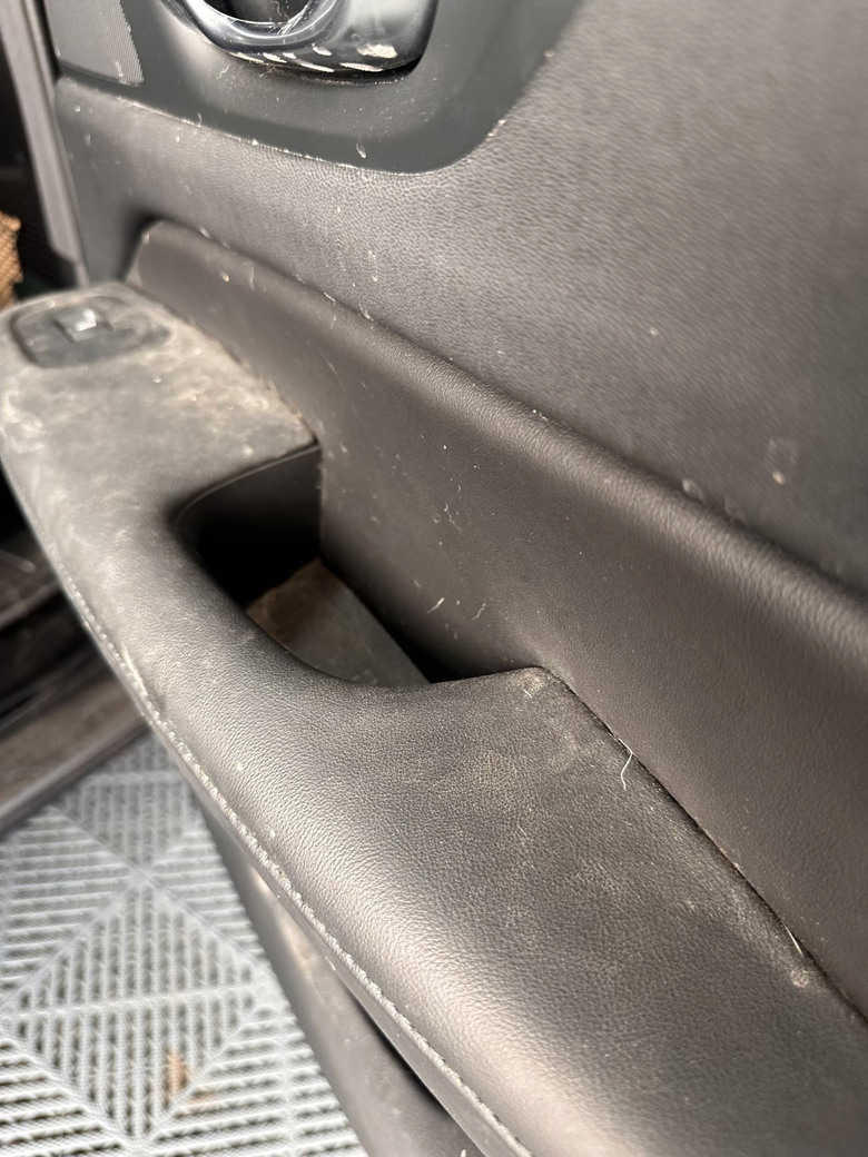 狗毛車變新車！台南內裝清洗＋特殊狗毛處理
