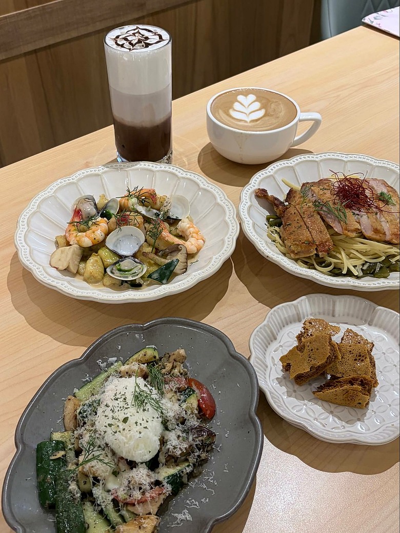 台北士林美食】花嶼輕食館必吃！北海道干貝麵疙瘩＋剝皮辣椒雞麵