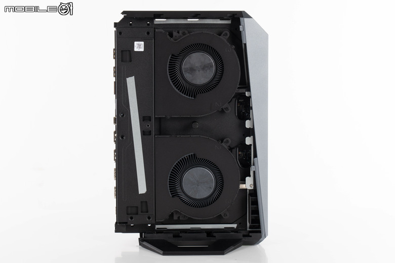ROG GR70 小型電競桌機開箱實測 搭配最強 AMD 9955X3D 處理器的迷你巨人