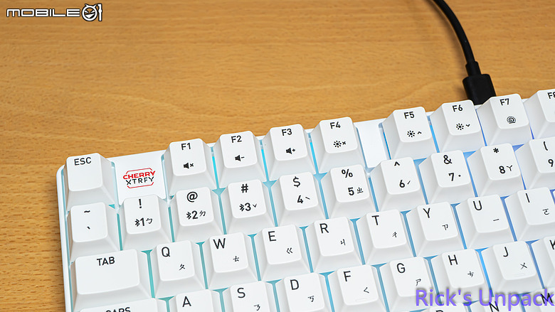 【開箱】IP54無線三模多工鍵盤 | CHERRY XTRFY K37 RGB WIRELESS