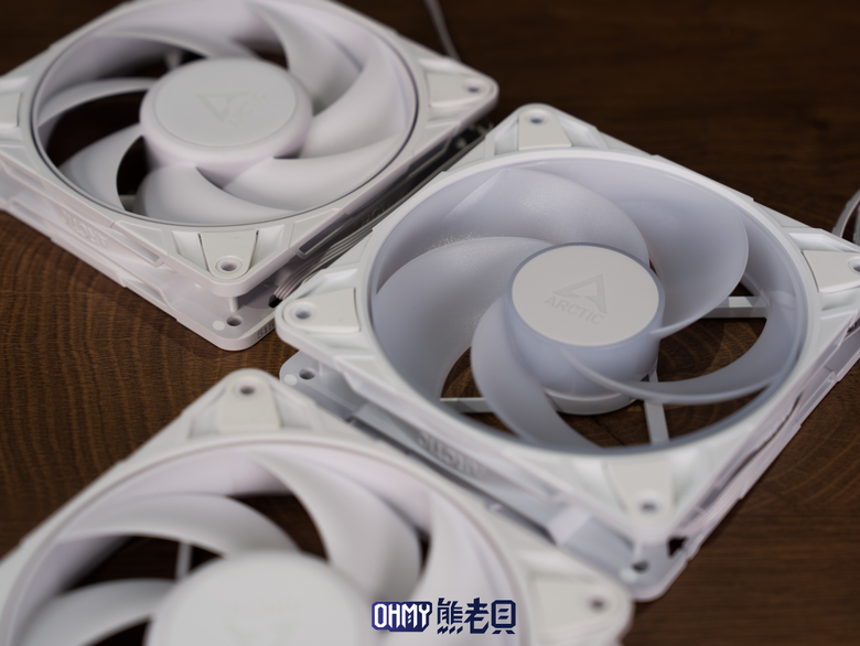 Arctic MX-7 新款耐久型高性能散熱膏 & P12 Pro Reverse A-RGB 反向扇葉風扇