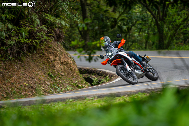點我看大圖 KTM 390 Adventure R 試駕|橘火燎原,笑傲千山!