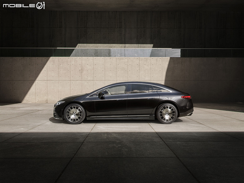 續航里程突破900公里！小改款Mercedes-Benz EQS之線傳方向盤試駕體驗！