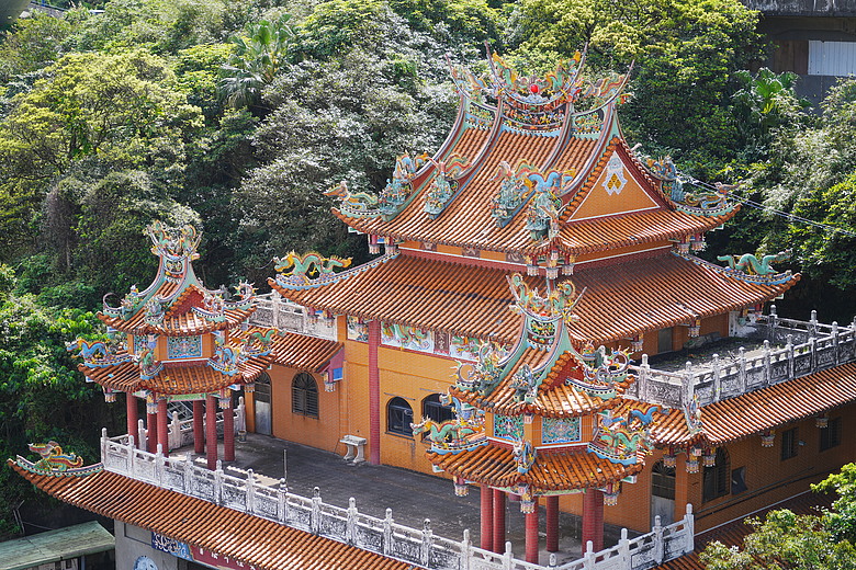 點我看大圖 Tamron 35-100mm F2.8 DiIII VXD(A078)評測報告|極致輕量化之作、「人像/旅遊」通吃的全能之選!