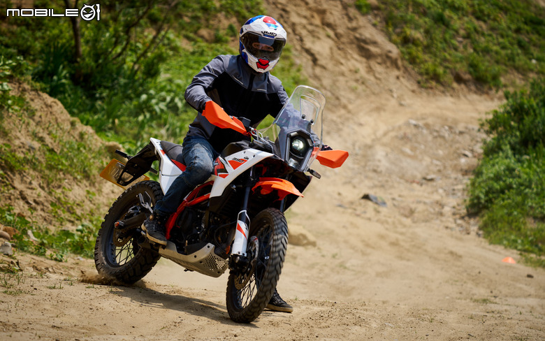 KTM 390 Enduro R /ADV R 試駕｜越野滑胎、公路壓彎我全都要！
