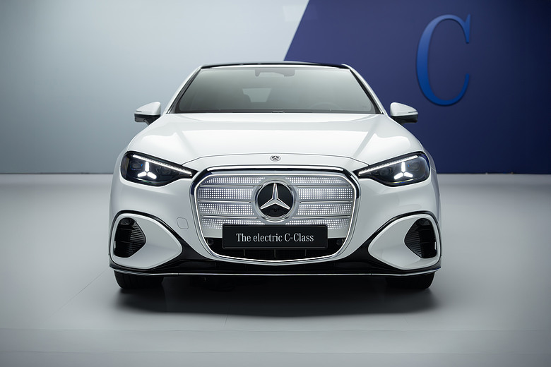 全新Mercedes-Benz純電C-Class葡萄牙直擊｜近800公里續航，質感更勝以往！