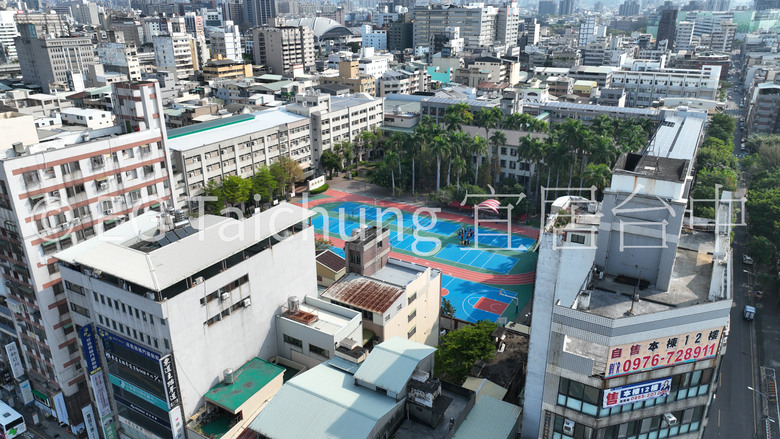 點我看大圖 🌟南區【2~3房新案】中興大學BOT醫療園區 三面臨路 複合式露臺 市區機能置產宅 空拍分享