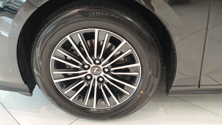 趕在第一天來欣賞All New Lexus ES300h的心得分享