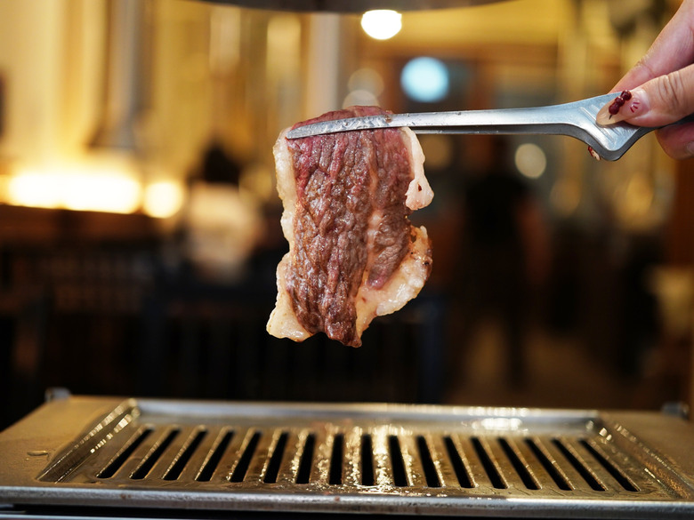 【高雄燒肉】銅板價吃A5和牛！鐵人燒肉套餐CP值好高！
