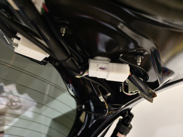 拆卸與安裝2015年NX300H 電動尾門連桿