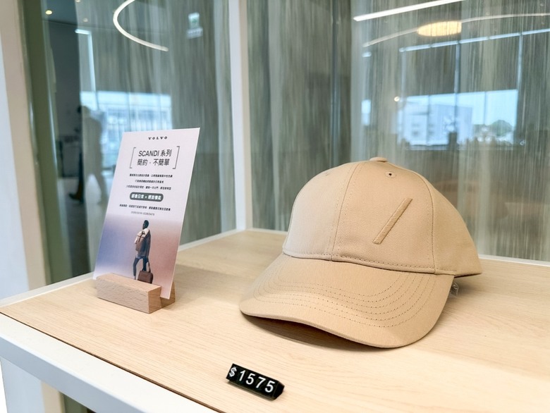 陪學妹保養EC40，我幫看車，她逛精品店