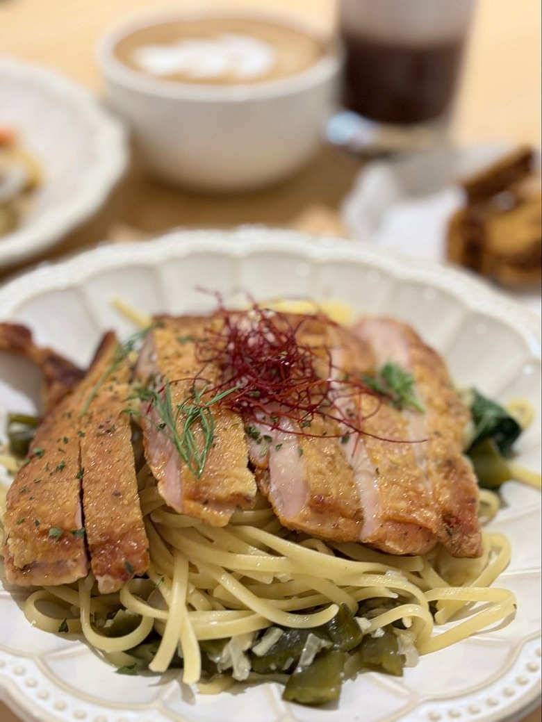 台北士林美食】花嶼輕食館必吃！北海道干貝麵疙瘩＋剝皮辣椒雞麵