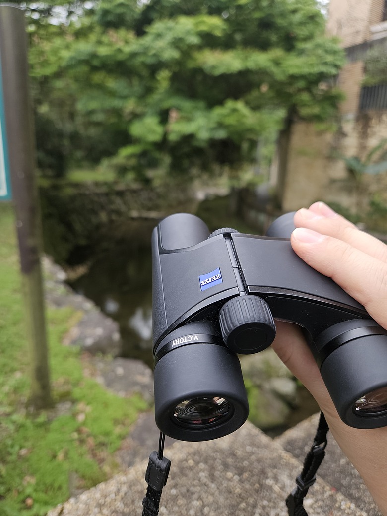 輕裝出發！帶上 ZEISS Victory Pocket 雙筒望遠鏡，漫遊小坑溪文學步道 順道拜小坑福德宮土地公跟武財神