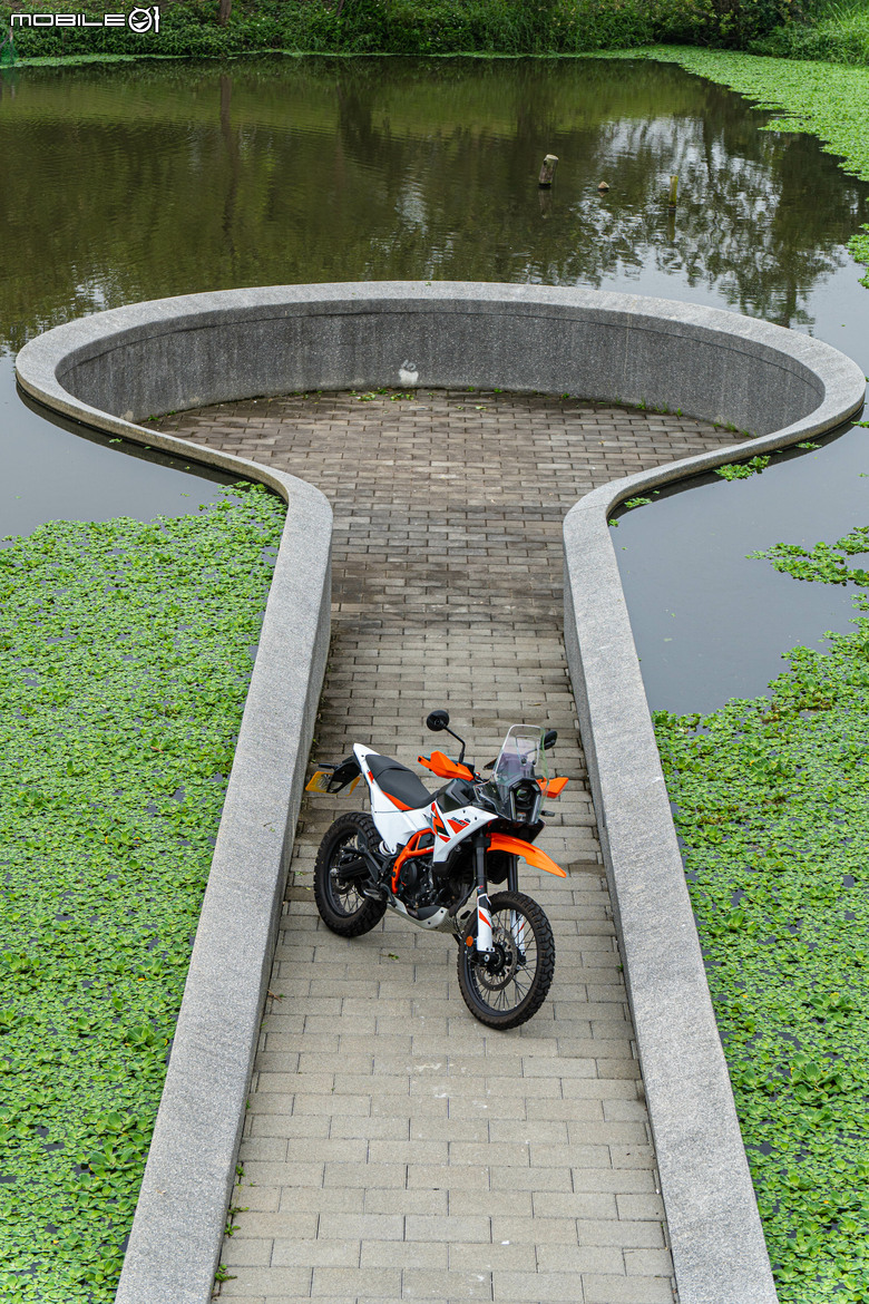 點我看大圖 KTM 390 Adventure R 試駕|橘火燎原,笑傲千山!