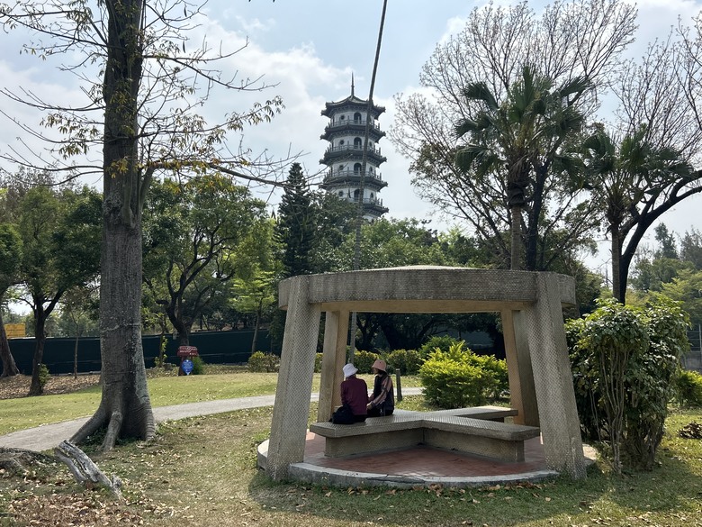 「 兩 鐵 列 車 」 騎 遊 高 雄 果 嶺 自 然 公 園