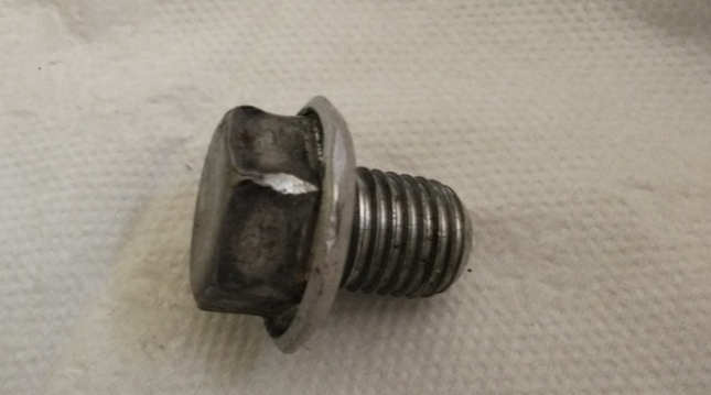 SYM 的機油螺絲真耐用