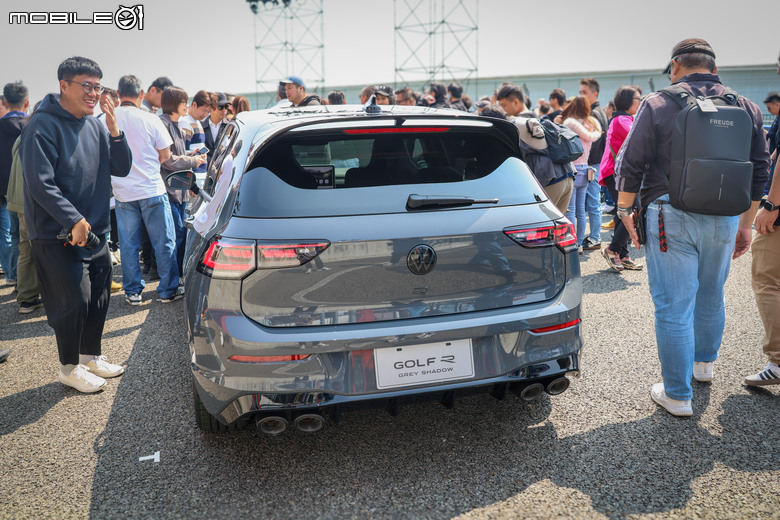 Volkswagen 性能奔馳嘉年華賽道體驗｜Golf R 夜幕疾行版正式亮相、感受經典鋼砲的駕馭樂趣！