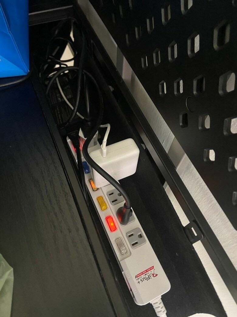 電動升降桌打造一家三口的電競學習區域