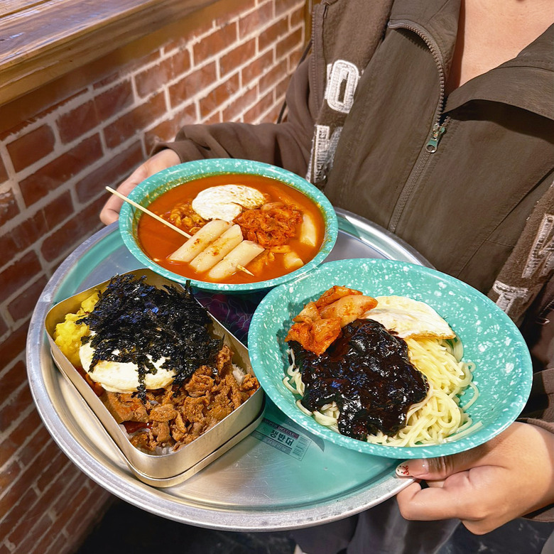 【台南美食】韓湘辣年糕：韓式料理竟然不用100元？炸醬麵＋拉波奇開箱
