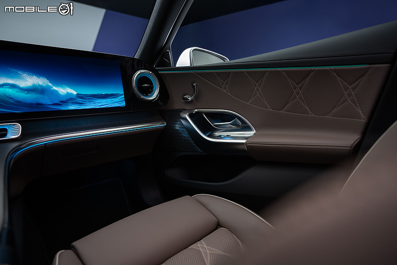 全新Mercedes-Benz純電C-Class葡萄牙直擊|近800公里續航,質感更勝以往!