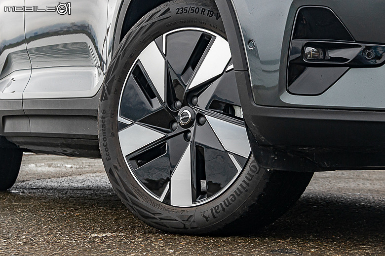 Volvo 新年式 EX40 長征試駕|表現穩定價格漂亮,最超值的入主時刻!