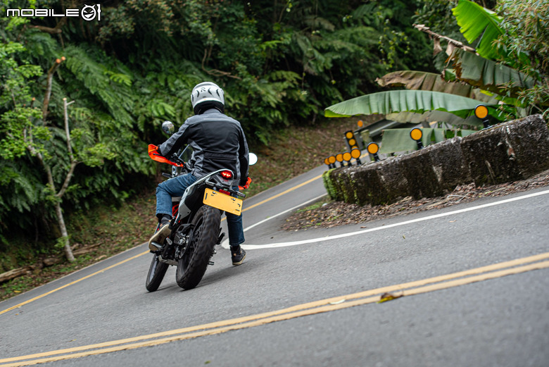 點我看大圖 KTM 390 Adventure R 試駕|橘火燎原,笑傲千山!