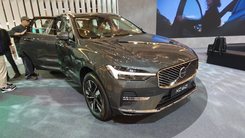 趕在第一天, 來南港Lalaport看好久不見的All New XC60~~