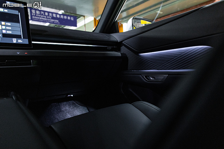 Lexus ES 500e 大改款試駕｜瑕不掩瑜的進化，用誠意再戰市場！