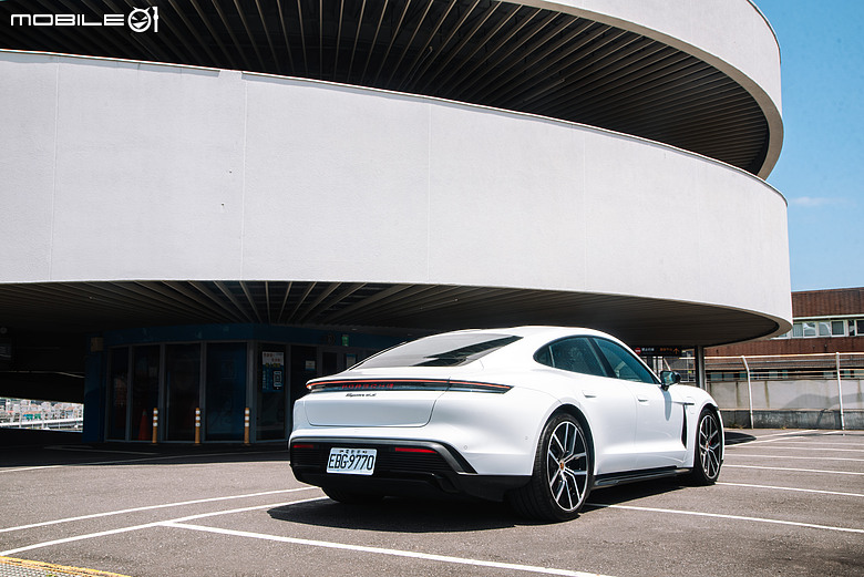 Porsche Taycan 4S Black Edition 試駕|性能與配備一次到位的理想版本!