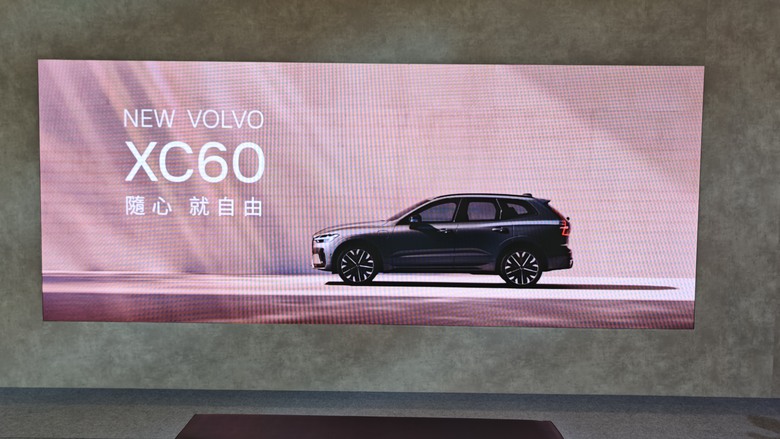 趕在第一天, 來南港Lalaport看好久不見的All New XC60~~