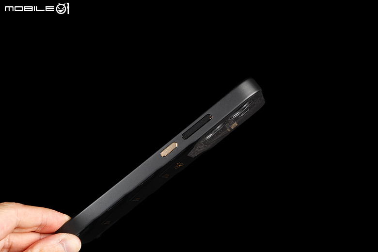 POCO X8 Pro 鋼鐵人限定版開箱圖賞|黑金裝甲上身,鋼鐵人聯名機強勢回歸!