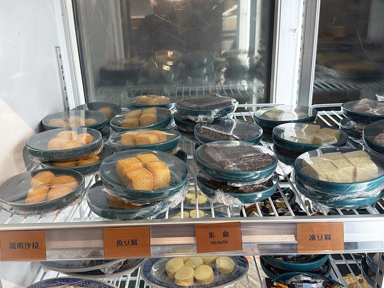 【台南如潮火鍋】東區沙茶爐新店｜扁魚湯頭濃郁耐喝｜虱目魚肚丸爆汁｜蝦滑楓葉＋蛋腸馬卡龍