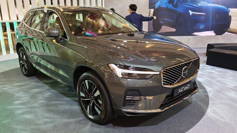 趕在第一天, 來南港Lalaport看好久不見的All New XC60~~
