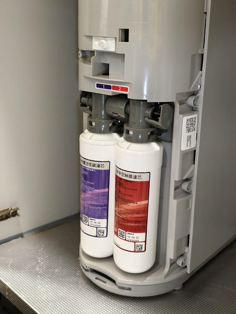 嚴謹四重過濾工序，LG PuriCare&trade; 淨水 Bar 廚下型冰溫熱飲水機，提供優異且安全的飲用品質