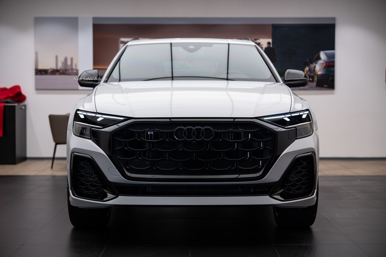 交車分享｜Audi Q8 55 TFSI quattro S line｜帶來幸福故事的小媒人，是毛孩