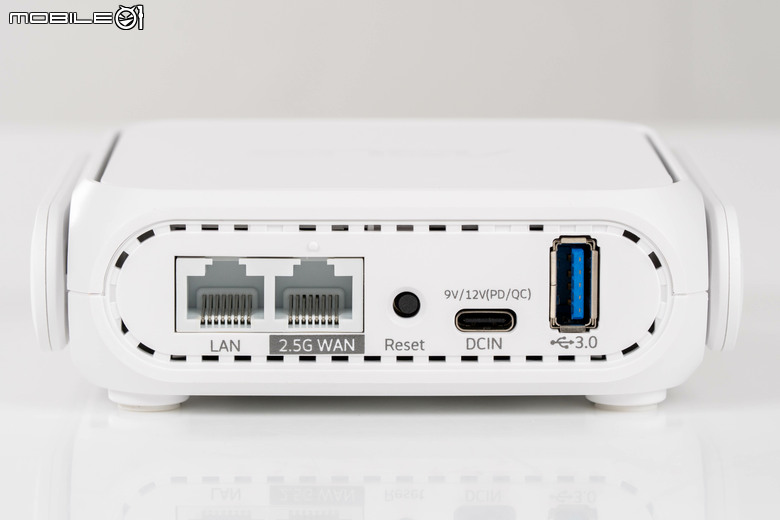 ASUS RT-BE58 Go 雙頻迷你路由器開箱 輕巧身形讓外出辦公也能架構安全私人網路
