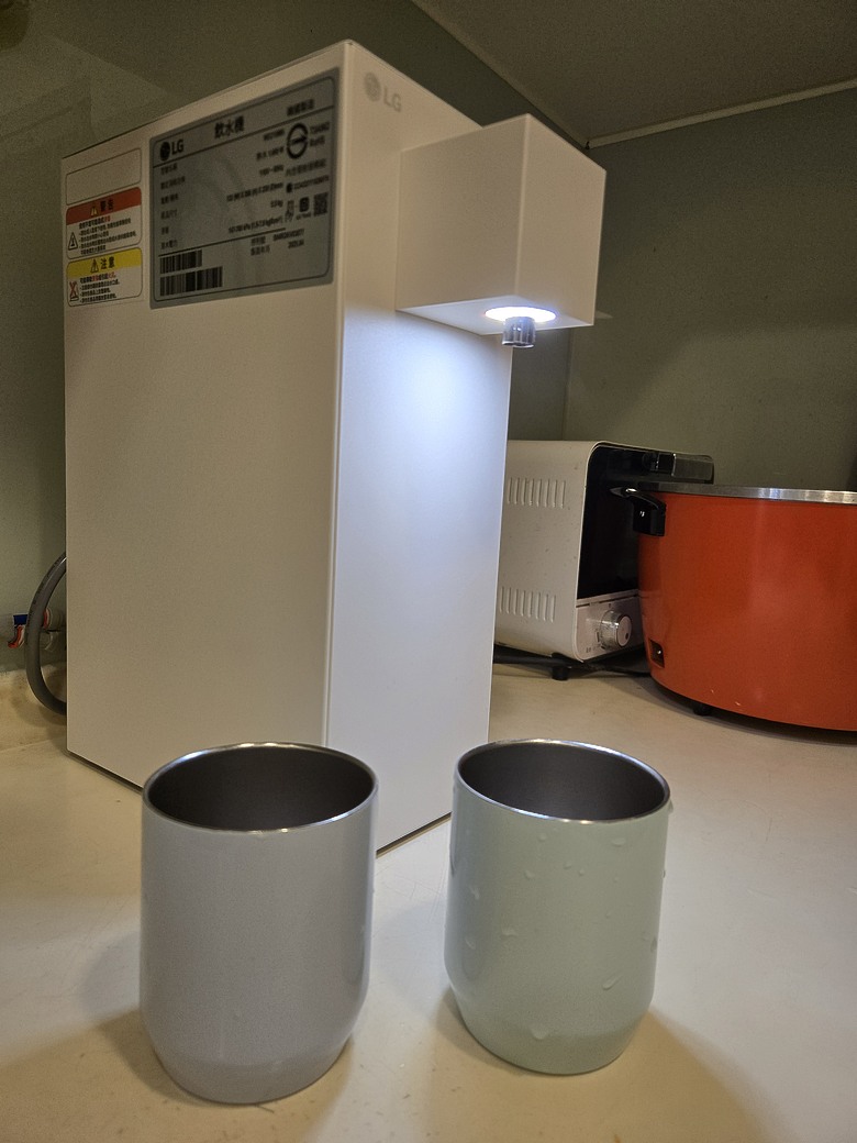 【體驗分享】告別水垢與等待！LG PuriCare&trade; 淨水 Bar 飲水機 WD210MN：極簡美學與智慧科技的完美結合