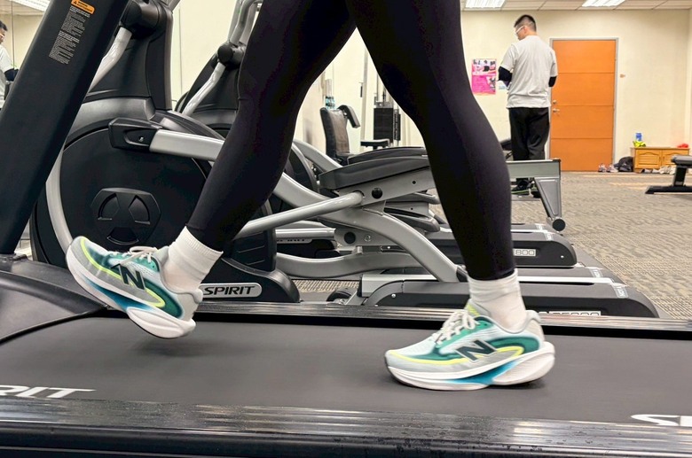 堆跑量與通勤穿搭都能用？New Balance Ellipse上腳紀錄