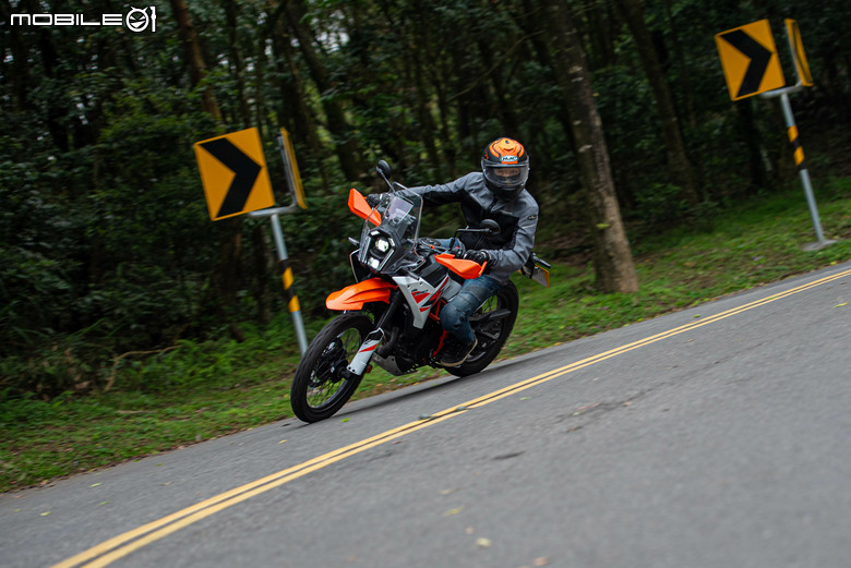 點我看大圖 KTM 390 Adventure R 試駕|橘火燎原,笑傲千山!