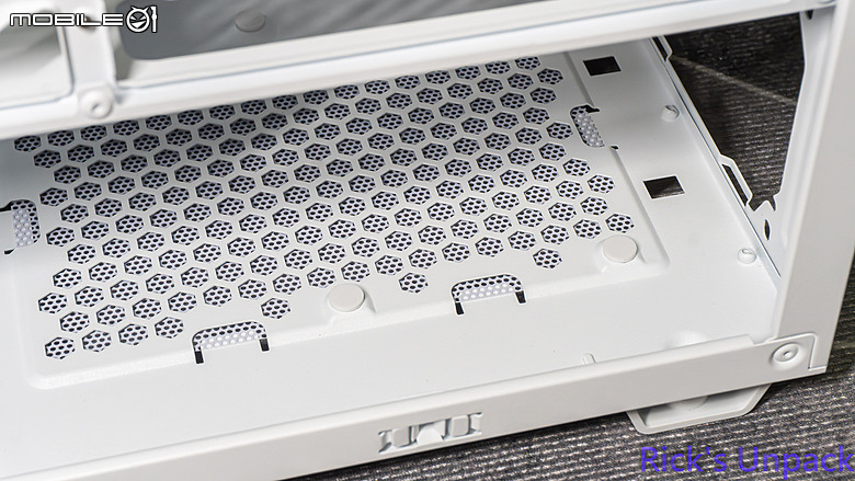 【開箱】緊湊卻擴充性十足 | CORSAIR 3200D RS ARGB WHITE